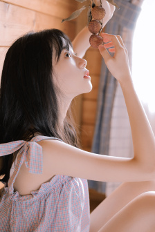 女孩子每天都塞着玩具睡觉